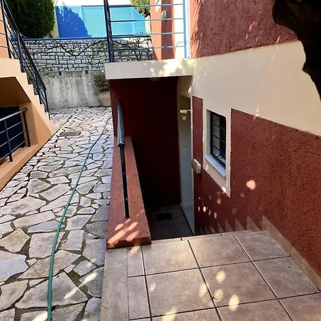 Blue 313 アパート バルバティ